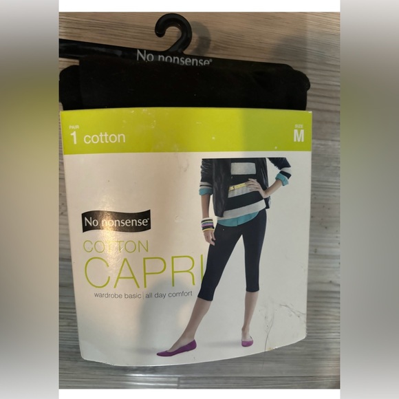 No Nonsense Cotton Capri Pants NWT Size Medium - Picture 1 of 3